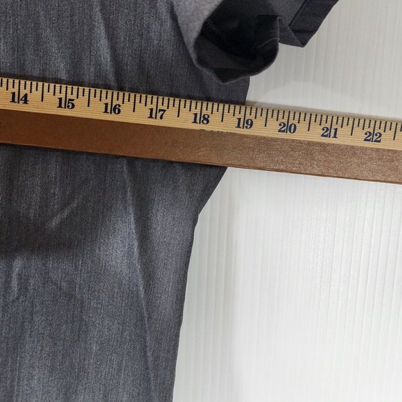 FIGS Scrubs Top Womens XS Gray Technical Stretch Short Sleeve V-Neck Pockets - Picture 6 of 7